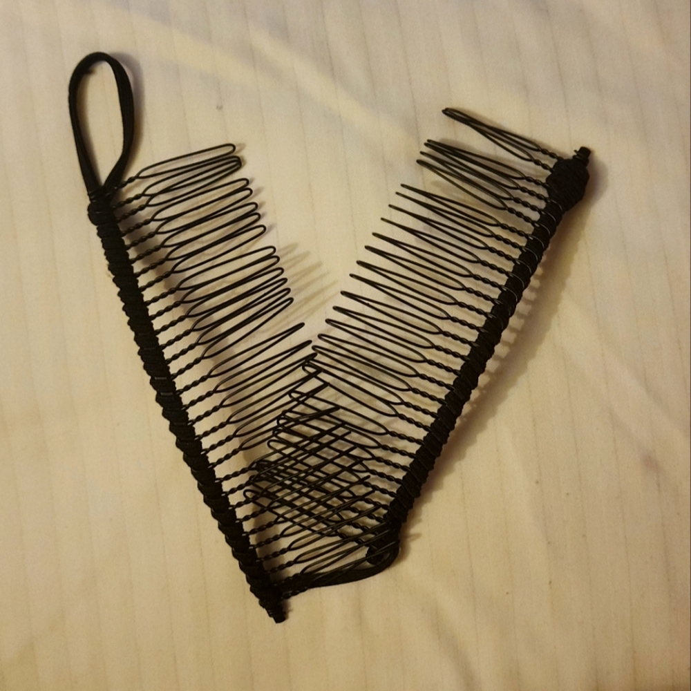 Bundle of makeup, hair clip, & eyelashes